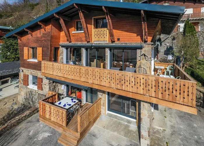 Hygge Lary - De Standing En Coeur De Village Des Pyrenees Сен-Лари-Сулан